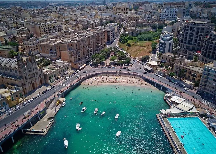 아파트 Brand New Of Two Bedrooms In 슬리에마