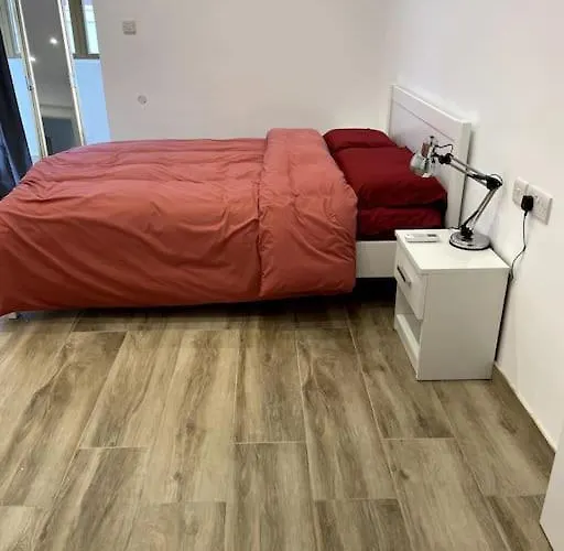 Brand New Of Two Bedrooms In 아파트